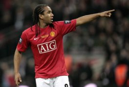 Santos consulta parceiro para contratar meia do Manchester United