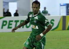 Após ser barrado, ex-volante da Ponte continua na Chapecoense