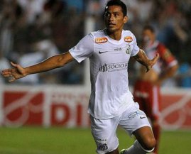 Meia não viaja e deve ser negociado pelo Santos com o Flu