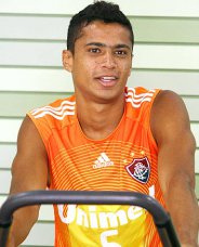 Vice da Libertadores em 2008, meia do Santos retorna ao Fluminense