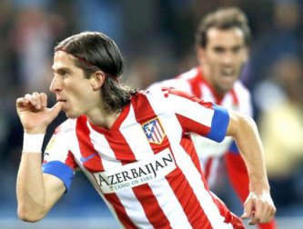 Inglês: Lateral preterido por Felipão está perto de acordo com Chelsea