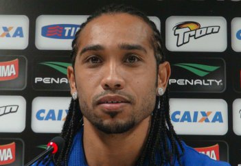 Atacante do Vasco se diz confiante com cirurgia cardíaca