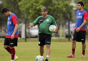 Série B: Após goleada, treinador da Portuguesa pede reforços