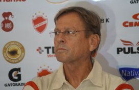 Série B: “Assustado”, treinador critica planejamento do Vila Nova