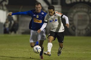 Corinthians 1 x 0 Cruzeiro – Falha de Fábio deixa briga pela ponta embolada