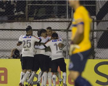 Corinthians 1 x 0 Cruzeiro - Falha de Fábio deixa briga pela ponta embolada 3 0002048193729 img