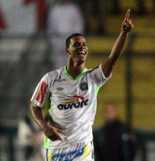 Artilheiro recordista da Série B chega à Chapecoense nesta quinta