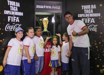 Copa 2014: Depois das manifestações, taça mobiliza torcedores em Brasília