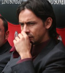 Ex-atacante nega que Milan o chamou para substituir Seedorf