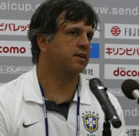 Ex-técnico do Flamengo busca um clube durante o recesso da Copa