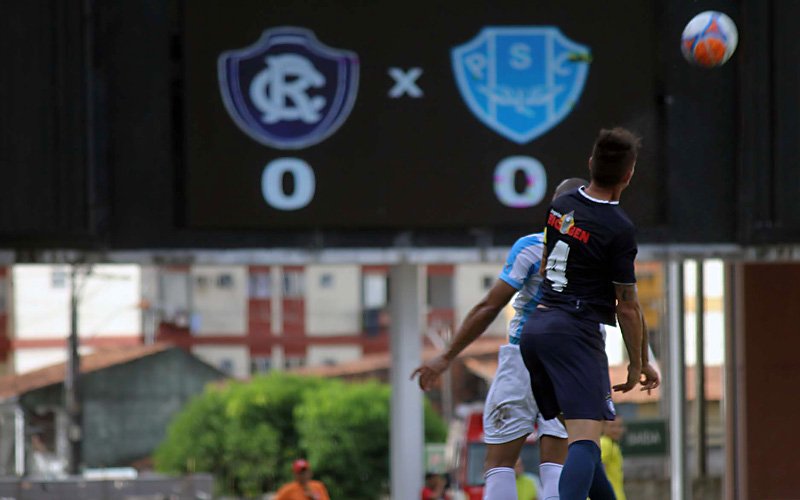 Paraense: Bodinho invade campo, lateral mostra parte íntima e times desistem de BO