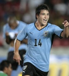 Corinthians assina contrato com meia da seleção uruguaia