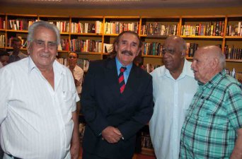 Livro homenageia jogadores campeões Mundiais pela Seleção