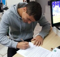 Lateral rescinde com o Inter e assina pela Chapecoense