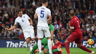 Amistosos: Com gols de zagueiros, Inglaterra vence Peru em casa