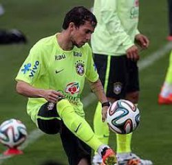 Copa 2014: Seleção luta para seguir completa, mas não ‘tira o pé’