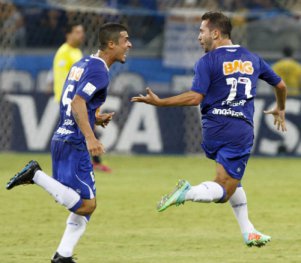 BRASILEIRÃO CHEVROLET: Cruzeiro joga com classe de campeão e lidera antes da Copa