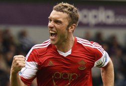 Inglês: Liverpool contrata atacante da seleção