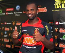 Série B: “Atacante encrenca” fica a detalhes de assinar com o Náutico