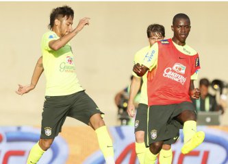 Copa 2014: Neymar causa sensação em treino aberto ao público da Seleção