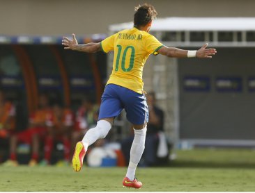Copa 2014: Seleção volta para Teresópolis após goleada em Goiânia