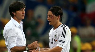 Löw diz que Özil voltará a brilhar na Copa do Mundo