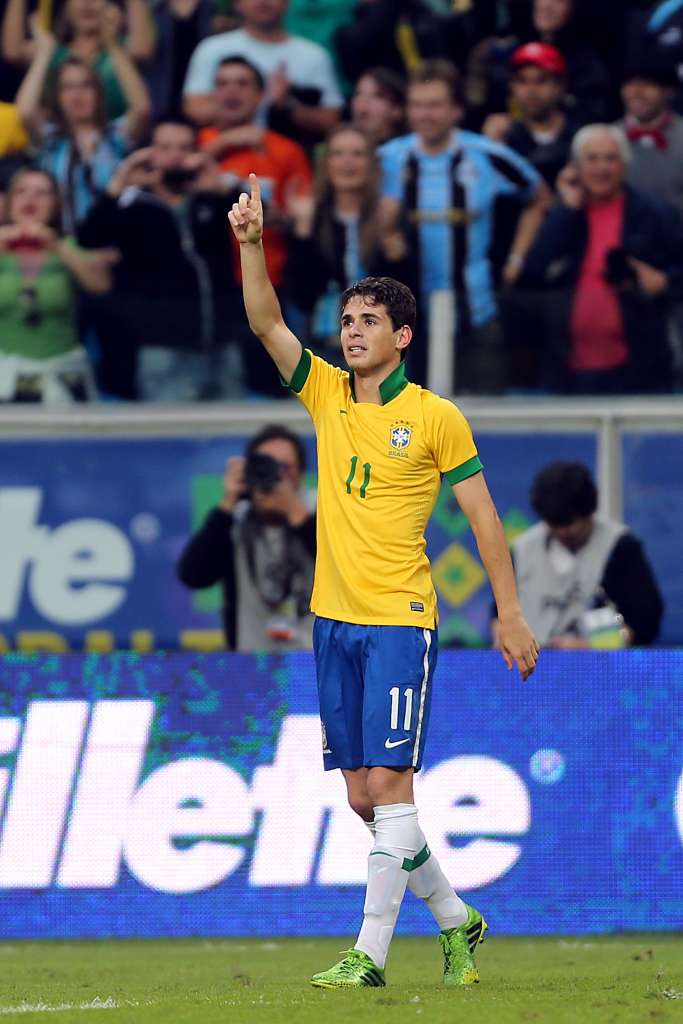 Após nascimento da filha, Oscar se junta a Seleção em São Paulo