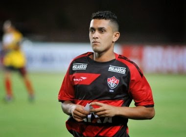 Em recuperação, meia Felipe Lima reforçará o Vitória no retorno após a Copa do Mundo