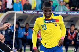 Valencia pede desculpas a equatorianos após expulsão em amistoso