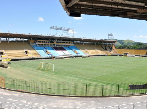 Gramado para duelo entre Itália e Fluminense está ruim