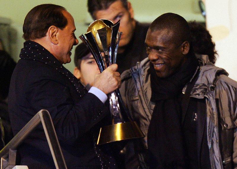 ‘Seedorf é passado no Milan’, avisa Silvio Berlusconi