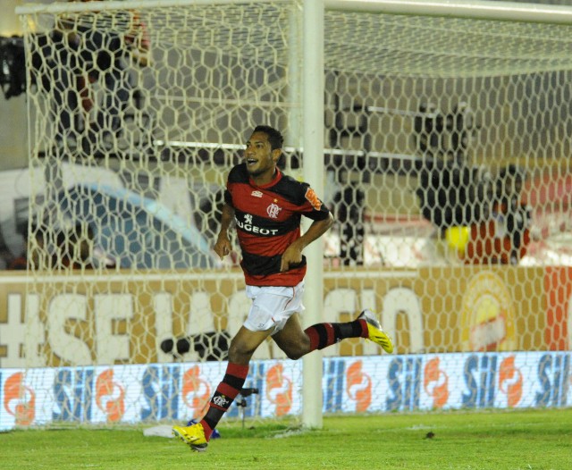 Flamengo recebe proposta e Hernane deve deixar Gávea