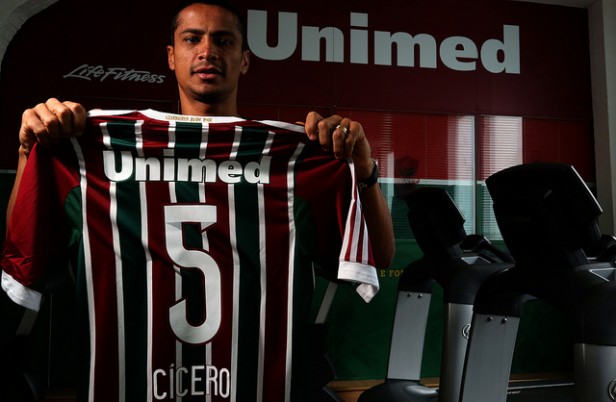 Fluminense confirma e Cícero assina por quatro anos
