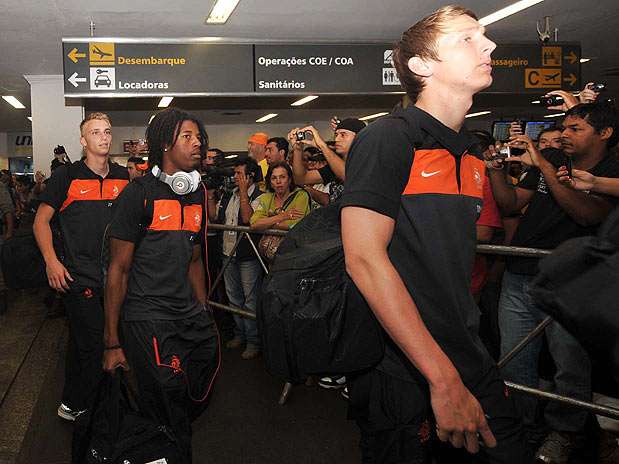 Grupo B: Holanda faz treino leve no primeiro dia no Brasil