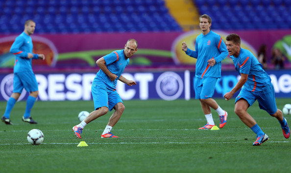 Holanda treina no Rio e esboça escalação para estreia