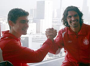 Alex e Juan, do Internacional, lamentam morte de Fernandão