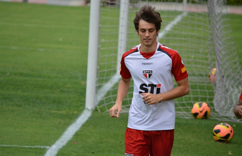 Bem na seleção, Rodrigo Caio pode ser volante de novo