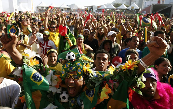 Antes de treino da Seleção, Granja Comary já conta com muitos fãs