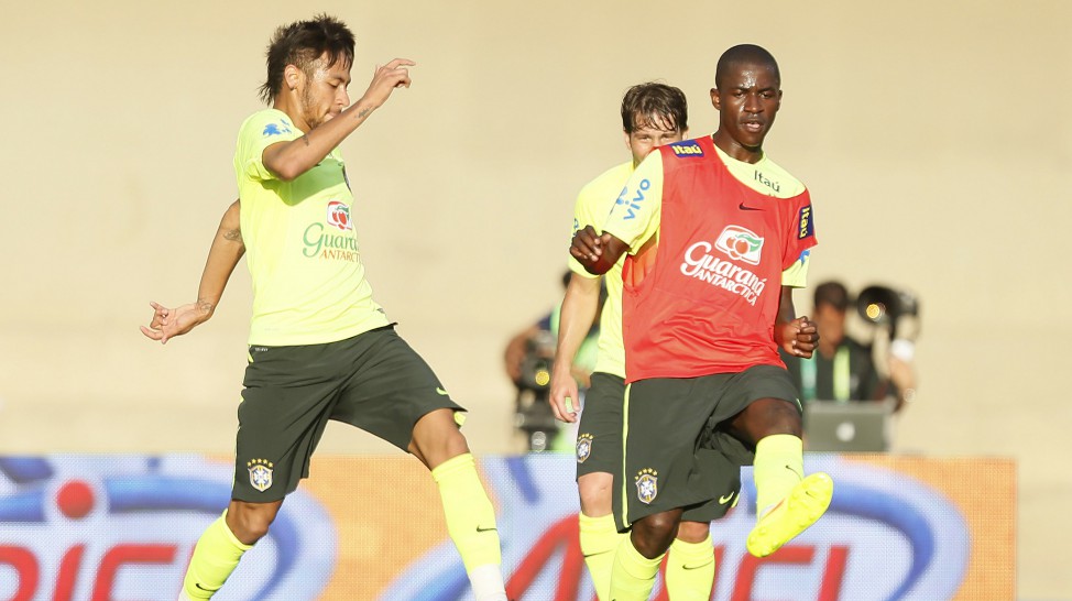 Grupo A: Garoto invade campo, é ‘ajudado’ por Neymar e faz festa