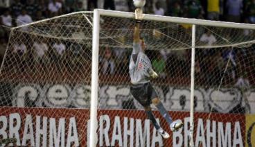 América-MG contrata goleiro de rival da Série B para se garantir
