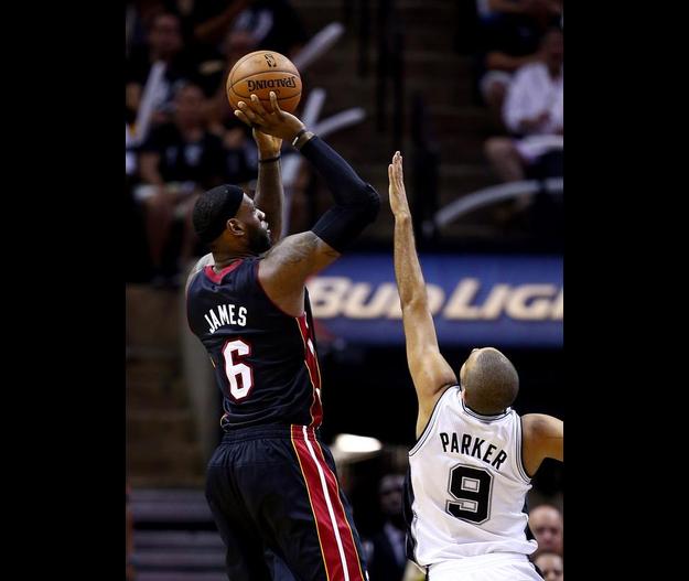 Basquete: LeBron brilha, Heat bate Spurs no Texas e iguala série