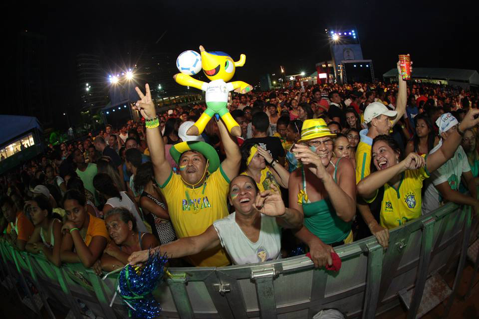 Ronaldo celebra Fan Fest e pede ‘secada’ a Klose