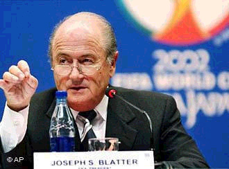 Blatter ataca opositores: ‘Querem destruir a Fifa’