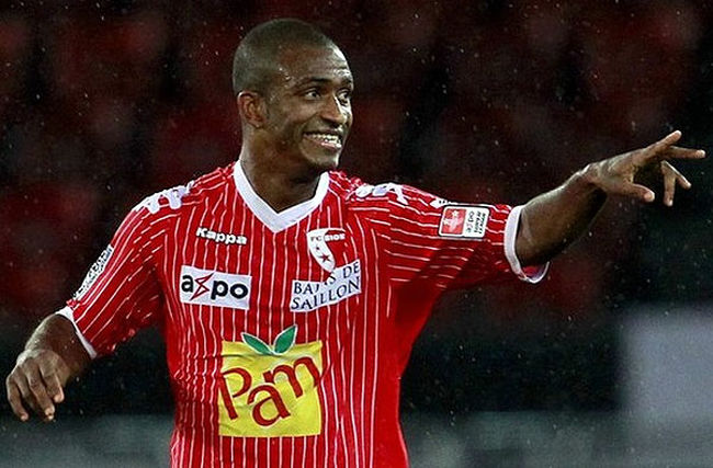 Bahia aguarda detalhes para oficializar Adailton