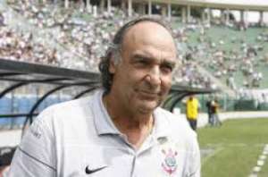 Adailton Ladeira analisa propostas durante a parada da Copa