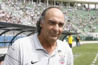 Adailton Ladeira analisa propostas durante a parada da Copa