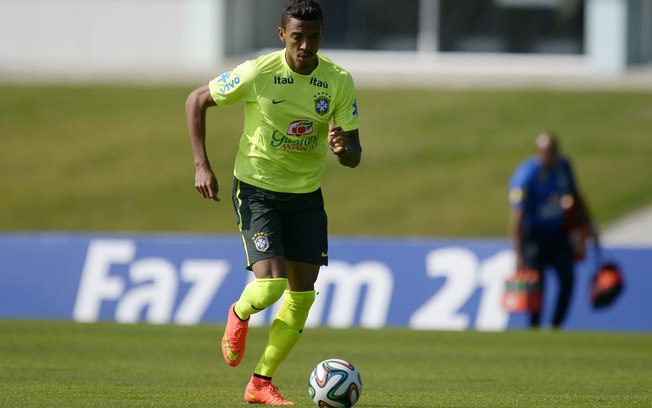 Grupo A: Luiz Gustavo vira peça fundamental da defesa brasileira