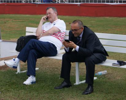 Grupo E: Em treino, Benzema dá susto e Didier Deschamps não larga do telefone