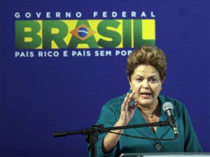 Dilma rebate críticos e dá recado à seleção em discurso