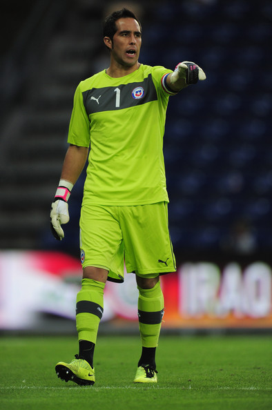 Provável reforço do Barça, Bravo diz que foco é Copa